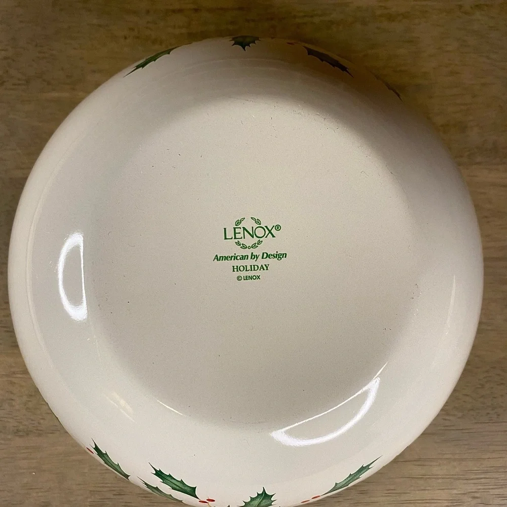 Lenox Holiday 3‎ Piece Mixing Bowls with Lids. Holly Berry Enamel Metal